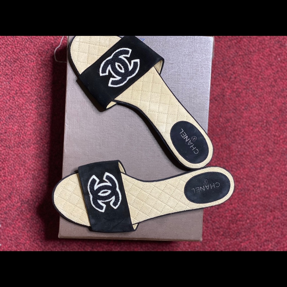 100% Authentic Chanel Sandals size 38 BRAND NEW!!